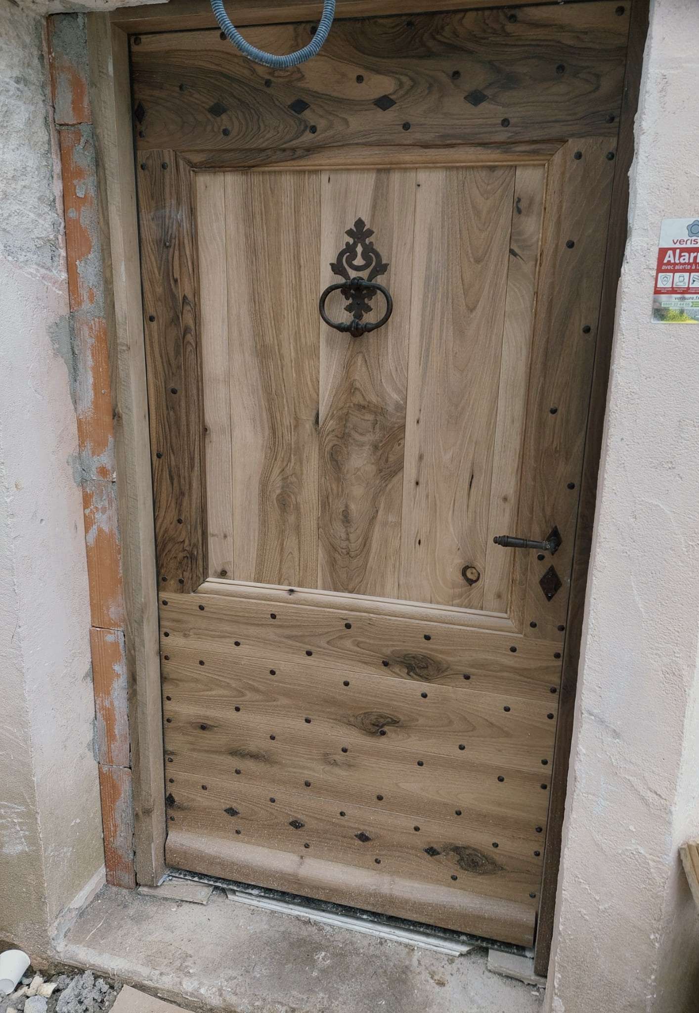Porte en bois travaillé